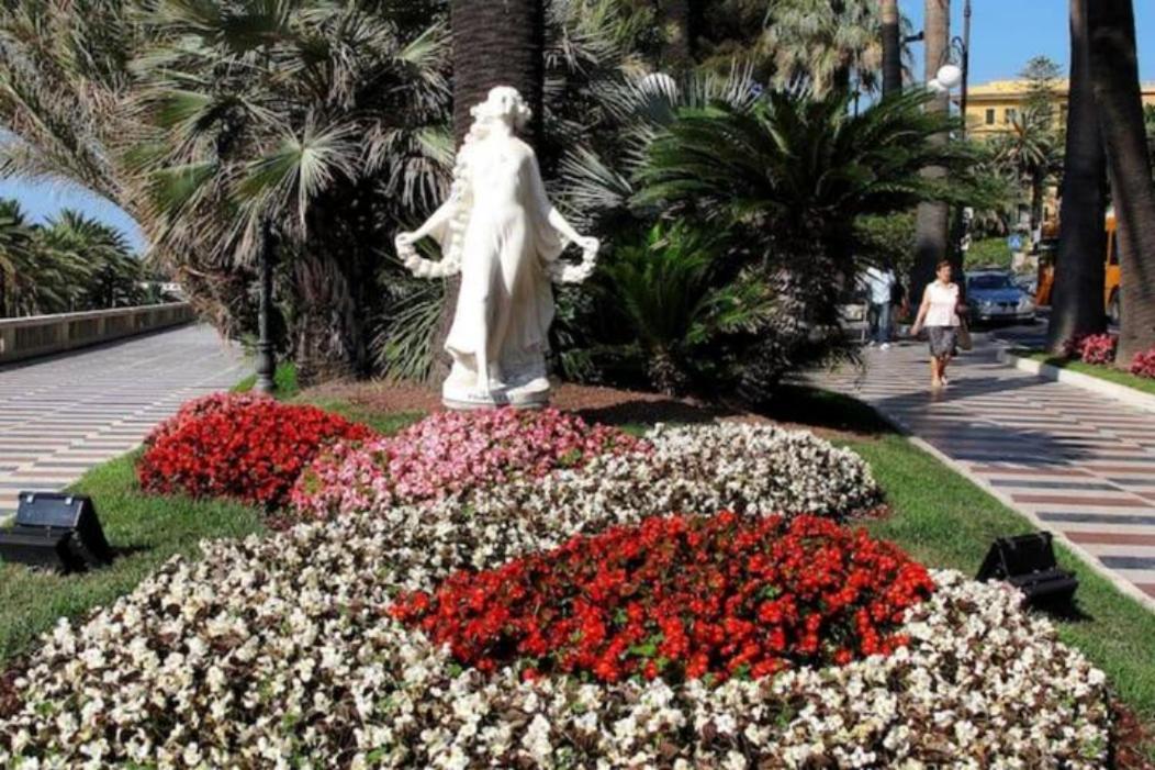 Ampio Appartamento Centrale Sanremo Bagian luar foto