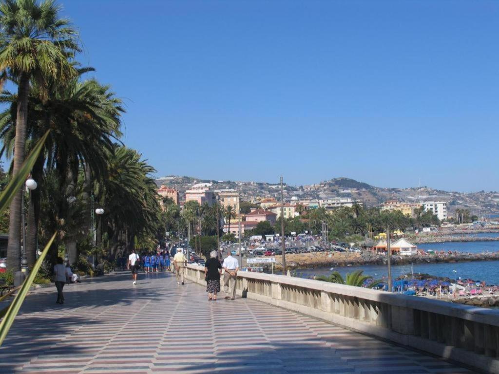 Ampio Appartamento Centrale Sanremo Bagian luar foto