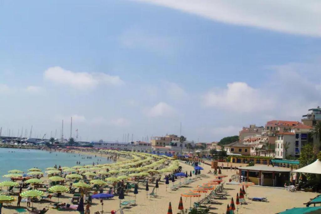 Ampio Appartamento Centrale Sanremo Bagian luar foto