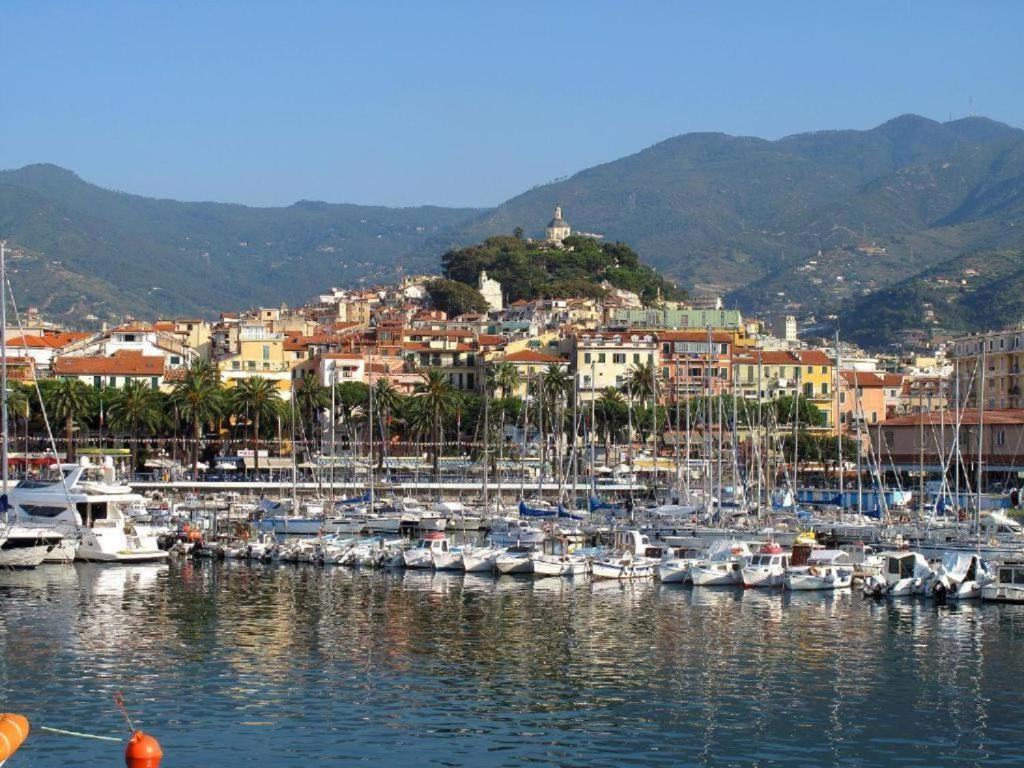 Ampio Appartamento Centrale Sanremo Bagian luar foto
