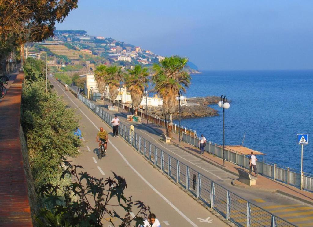 Ampio Appartamento Centrale Sanremo Bagian luar foto