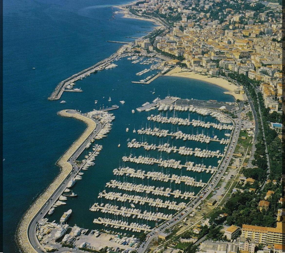 Ampio Appartamento Centrale Sanremo Bagian luar foto